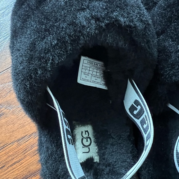 UGG Black Fluffy Slide Slippers - Picture 4 of 4